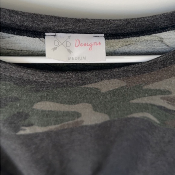 DD Designs medium camo long sleeve - Picture 3 of 4